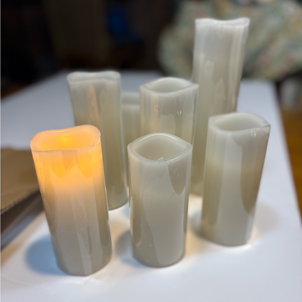 Lot of 7 electric candles with remotes